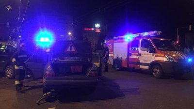 ДТП у центрі Рівного: "важких" травмованих не було – рятувальники ДТП у центрі Рівного: "важких" травмованих не було – рятувальники