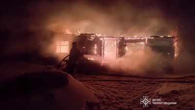 Внаслідок влучання БпЛА РФ сталася пожежа у жилому будинку на Чернігівщині