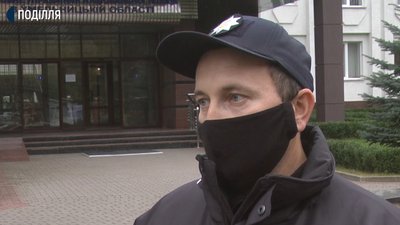 Вадим Бурко каже, що особу, яка вчиняє домашнє насильство, можуть притягнути не лише до адміністративної, але й до кримінальної відповідальності. Фото: Суспільне. Вадим Бурко каже, що особу, яка вчиняє домашнє насильство, можуть притягнути не лише до адміністративної, але й до кримінальної відповідальності. Фото: Суспільне.