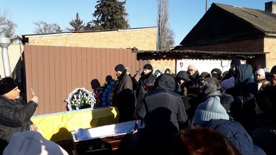 У Сумах провели в останню путь військових Анатолія Дудку та Станіслава Ревуцького, які загинули на Донеччині У Сумах провели в останню путь військових Анатолія Дудку та Станіслава Ревуцького, які загинули на Донеччині
