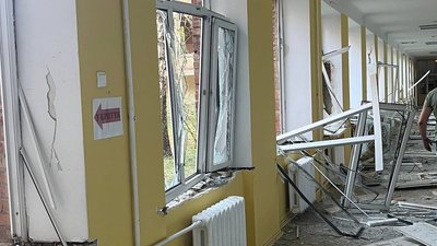 Пошкоджена внаслідок обстрілу РФ гімназія. Київ, Шевченківський район, 27 серпня 2026 року