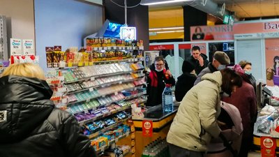 Купують крупи, воду, сіль та хліб. Чи є черги у Кропивницьких магазинах Купують крупи, воду, сіль та хліб. Чи є черги у Кропивницьких магазинах
