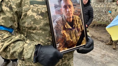 На Тернопільщині попрощалися із бійцем Олександром Михайловським На Тернопільщині попрощалися із бійцем Олександром Михайловським