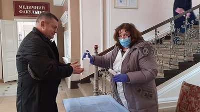 Франківські студенти-медики по місту облаштували пункти скринінгу Франківські студенти-медики по місту облаштували пункти скринінгу