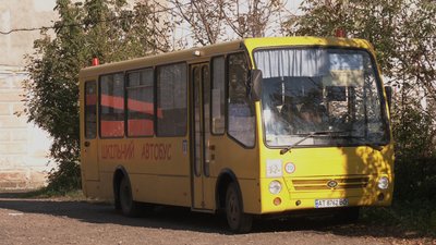 Як на Прикарпатті учні сільського ліцею добираються на навчання Як на Прикарпатті учні сільського ліцею добираються на навчання