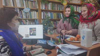 Різдвяний експромт: у сільській бібліотеці на Волині колядували читачі Різдвяний експромт: у сільській бібліотеці на Волині колядували читачі