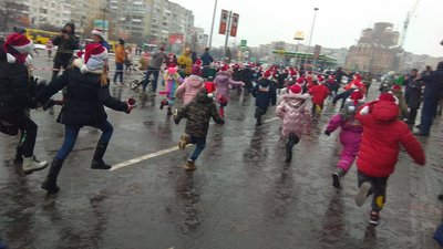Більше тисячі учасників взяли участь у благодійному марафоні святих Миколаїв у Луцьку Більше тисячі учасників взяли участь у благодійному марафоні святих Миколаїв у Луцьку