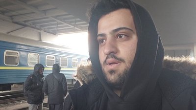 "Наші собаки тримають нас у тонусі". Короткі історії з вокзалу під час евакуації "Наші собаки тримають нас у тонусі". Короткі історії з вокзалу під час евакуації