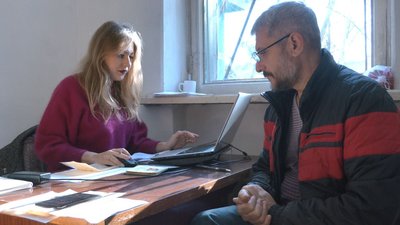 Отримують допомогу і зустрічають земляків: у Черкасах працює гуманітарний хаб з Попасної