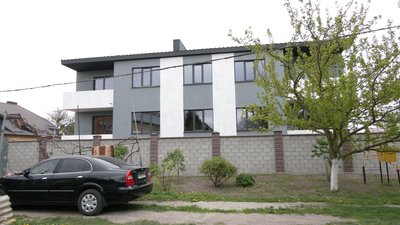 У Рівному після скарг сусідів перевірили будівництво. Реакція забудовника У Рівному після скарг сусідів перевірили будівництво. Реакція забудовника