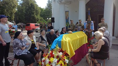 У Полтаві прощаються із полеглим захисником Максимом Краснокутським У Полтаві прощаються із полеглим захисником Максимом Краснокутським