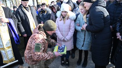 На Тернопільщині у громаді попрощалися із загиблим бійцем Віталієм Кравчуком