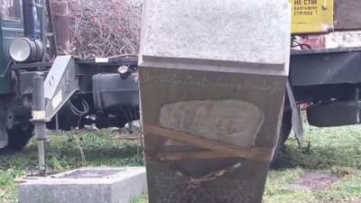 В Умані демонтували пам'ятник декабристам В Умані демонтували пам'ятник декабристам