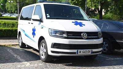 Закарпатським військовим передали реанімобіль із Франції