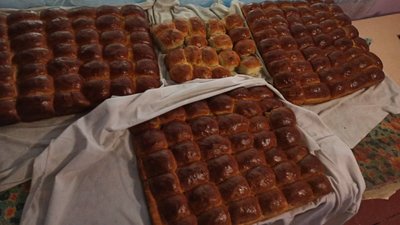 На Хмельниччині напекли смаколиків пораненим бійцям
