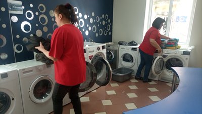 В Ужгороді відкрилася безплатна пральня "Булька" для вимушених переселенців