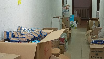 Одяг, їжа, засоби гігієни: у Полтаві видають допомогу переселенцям