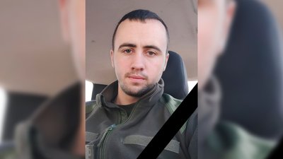 На Чернігівщині прощалися військовими ЗСУ — Сергієм Пономарчуком, Вячеславом Яковенком та Сергієм Прядкою На Чернігівщині прощалися військовими ЗСУ — Сергієм Пономарчуком, Вячеславом Яковенком та Сергієм Прядкою