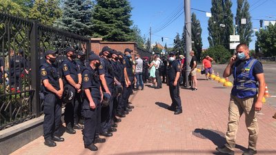 Нацгвардія чергує під будівлею суду Нацгвардія чергує під будівлею суду