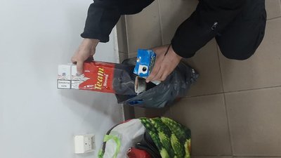 Сигарети у ковдрі, каві та соку: контрабанду виявили на кордоні з Румунією Сигарети у ковдрі, каві та соку: контрабанду виявили на кордоні з Румунією