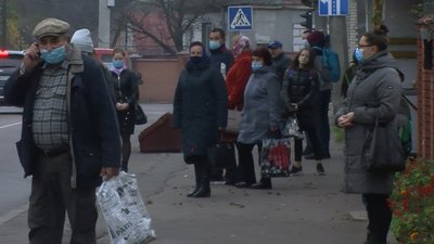 Луцькі маршрутки не беруть 70% пасажирів. Люди мерзнуть в очікуванні громадського транспорту Луцькі маршрутки не беруть 70% пасажирів. Люди мерзнуть в очікуванні громадського транспорту