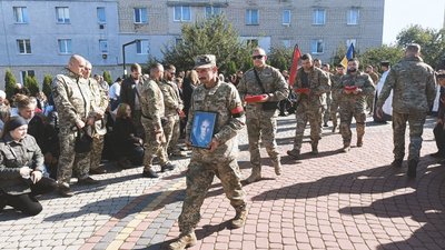У місті на Волині попрощалися з "Народним героєм України", бійцем Павлом Чайкою У місті на Волині попрощалися з "Народним героєм України", бійцем Павлом Чайкою