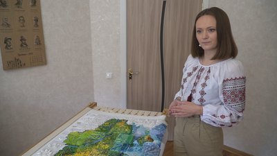 Вінницька мисткиня зініціювала всеукраїнський проєкт "Art Map Ukraine", об'єднавши 70 вишивальниць Вінницька мисткиня зініціювала всеукраїнський проєкт "Art Map Ukraine", об'єднавши 70 вишивальниць