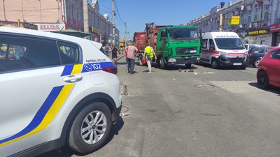 У Полтаві сталася аварія за участю комунального сміттєвоза: пішохода прооперували У Полтаві сталася аварія за участю комунального сміттєвоза: пішохода прооперували