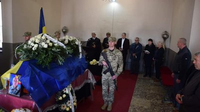 На Закарпатті попрощались із захисником Василем Гаду На Закарпатті попрощались із захисником Василем Гаду