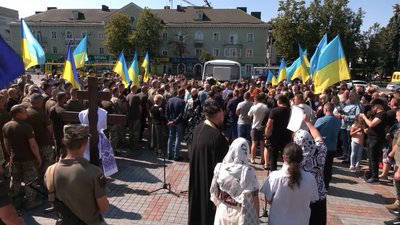 У Рівному попрощалися із загиблим бійцем Олександром Тарасюком У Рівному попрощалися із загиблим бійцем Олександром Тарасюком