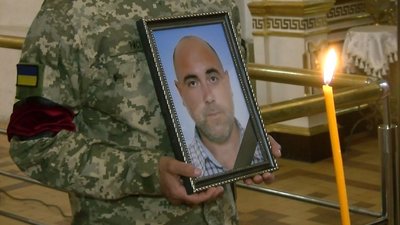 Лучани попрощалися з загиблим сержантом Сергієм Сафроновим