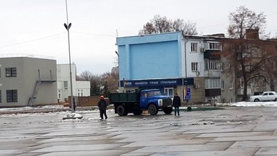 У Сумах почали встановлювати новорічну Ялинку У Сумах почали встановлювати новорічну Ялинку