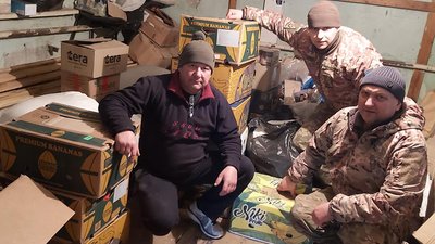 Тернопільські волонтери відвезли військовим три тонни допомоги Тернопільські волонтери відвезли військовим три тонни допомоги