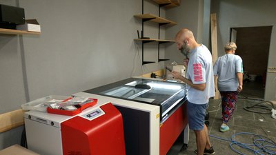 Роблять ремонт та облаштовують лабораторію: у колишньому кінотеатрі "Перемога" у Чернігові запрацює цифрова майстерня