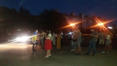 У Кривому Розі біля будівлі міськради люди виступили на підтримку білоруського народу У Кривому Розі біля будівлі міськради люди виступили на підтримку білоруського народу