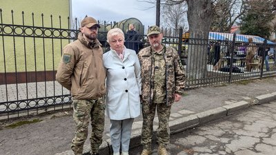 Їли куліш та спілкувалися: у Луцьку відзначили День українського добровольця Їли куліш та спілкувалися: у Луцьку відзначили День українського добровольця