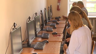У Житомирі 30 претендентів на посади держслужбовців складали іспит з української мови
