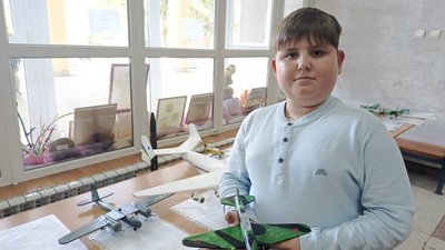 Максим Попадюк презентував виставку моделей літаків у Луцьку