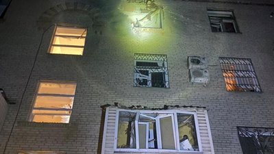Наслідки обстрілів за добу: у Херсоні горіли кафе та квартира у багатоповерхівці Наслідки обстрілів за добу: у Херсоні горіли кафе та квартира у багатоповерхівці