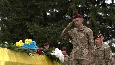 Обороняв Донецький аеропорт. У Львові попрощалися з військовослужбовцем Дмитром Гудзиком Обороняв Донецький аеропорт. У Львові попрощалися з військовослужбовцем Дмитром Гудзиком