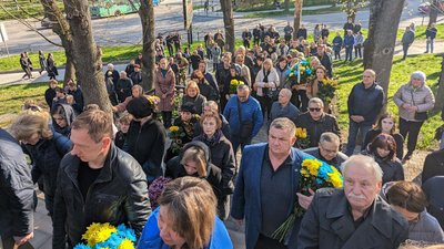 На Тернопільщині прощаються з бійцем, екснардепом Олегом Барною На Тернопільщині прощаються з бійцем, екснардепом Олегом Барною