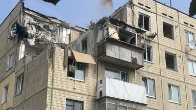 "У ліжку чоловік провалився на поверх нижче". Розповідь жительки Нікополя, яка вижила під обстрілами