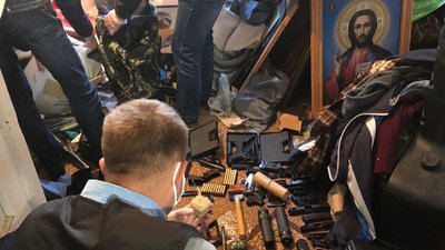 На Львівщині затримали раніше судимого священника за торгівлю саморобною зброєю