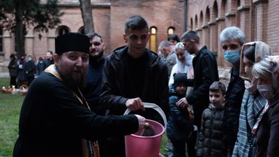 Як у Чернівцях освячували великодні кошики