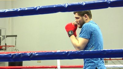 Боксер Денис Берінчик тренується у Кривому Розі, готується до поєдинку, що відбудеться 21 березня
