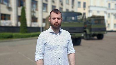 Волонтери передали теробороні Житомирщини дві військові вантажівки Волонтери передали теробороні Житомирщини дві військові вантажівки