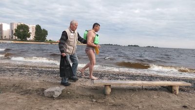 Незрячий черкасець одинадцять років поспіль займається моржуванням Незрячий черкасець одинадцять років поспіль займається моржуванням