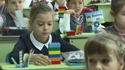 Для гри і навчання: у черкаських школах проводять уроки з новим LEGO Для гри і навчання: у черкаських школах проводять уроки з новим LEGO