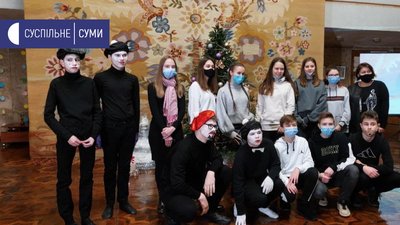 У Сумській обласній бібліотеці організували акцію на підтримку вихованців спецшколи У Сумській обласній бібліотеці організували акцію на підтримку вихованців спецшколи