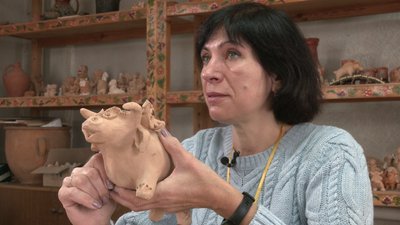 "Іграшка, що має голос". Як народжується Валківський свищик — урок від майстрині з Харківщини "Іграшка, що має голос". Як народжується Валківський свищик — урок від майстрині з Харківщини